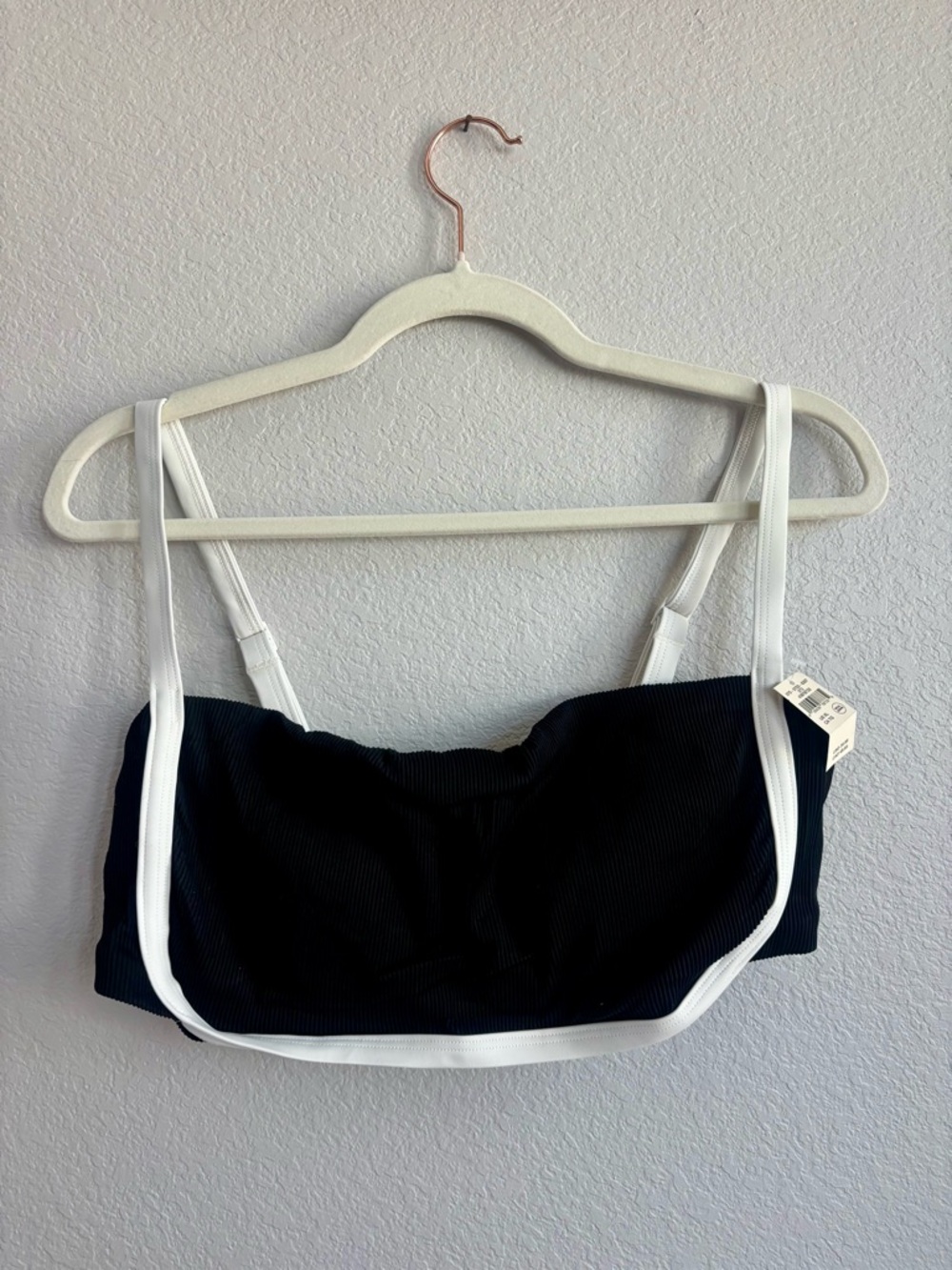 Aerie Women’s Black Bandeau Sports Bra with White Trim